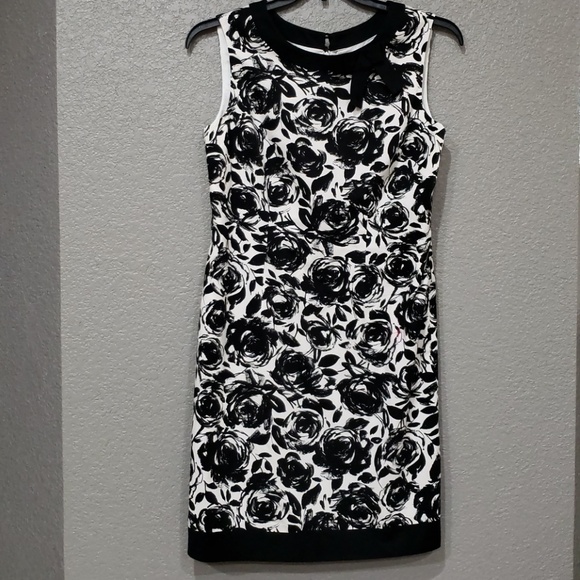 Tahari Dresses & Skirts - Tahari dress in black and white print size 8